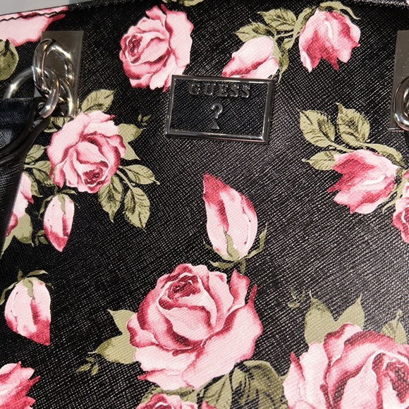 Guess purse - Picture 8 of 8